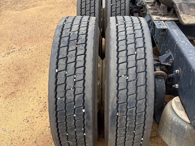 2015-kenworth-t680-image-8