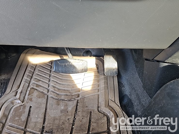 ford-f350-xl-image-24