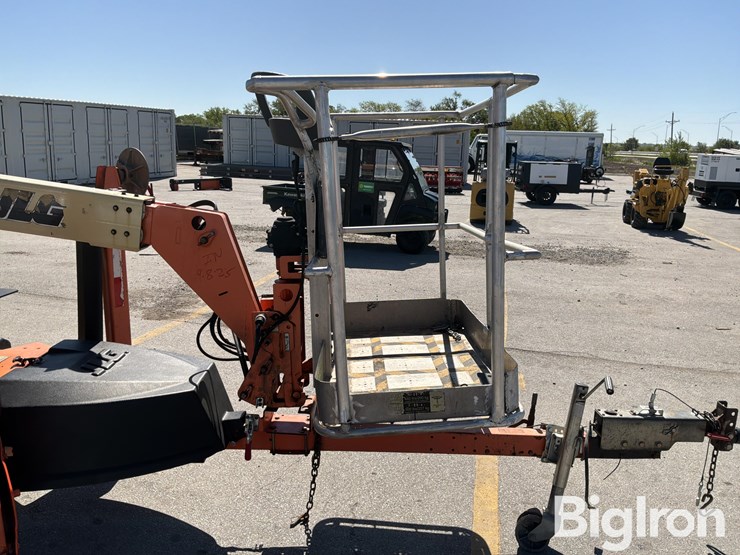 2013-jlg-t350-image-13