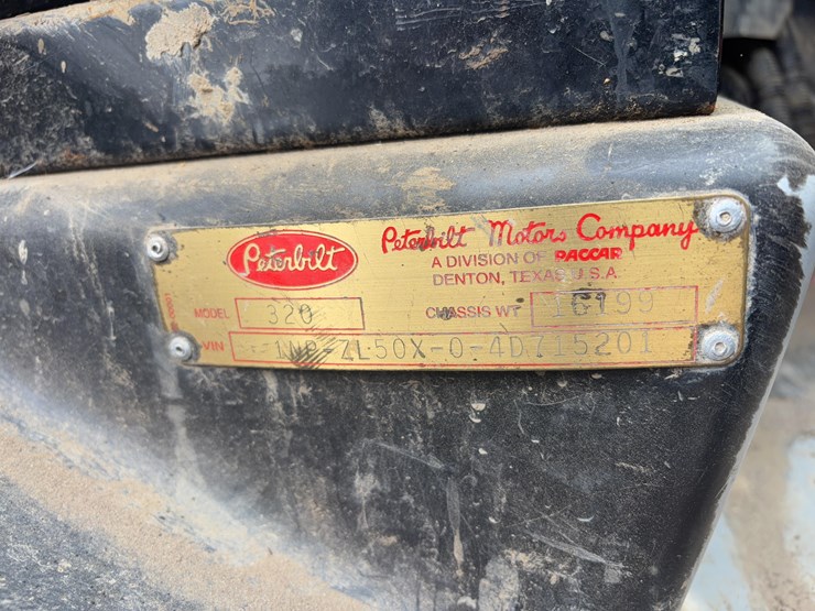 2004-peterbilt-320-image-7