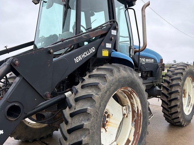 new-holland-tv140-image-13