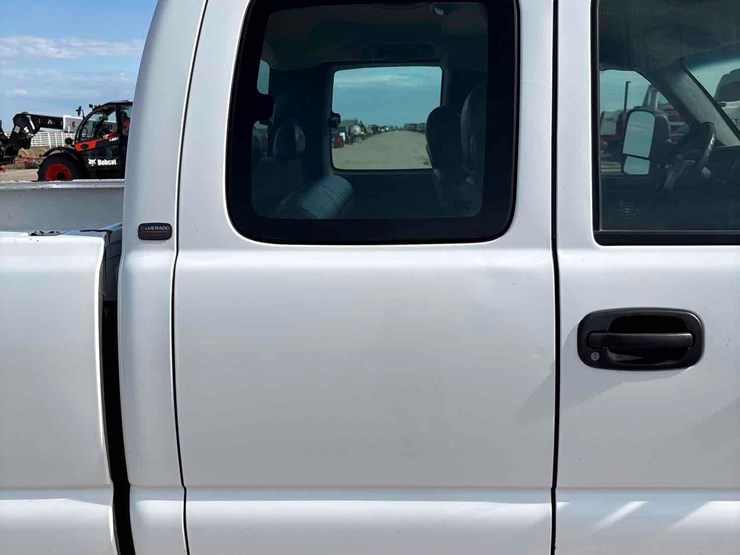 2004-chevrolet-2500hd-image-24