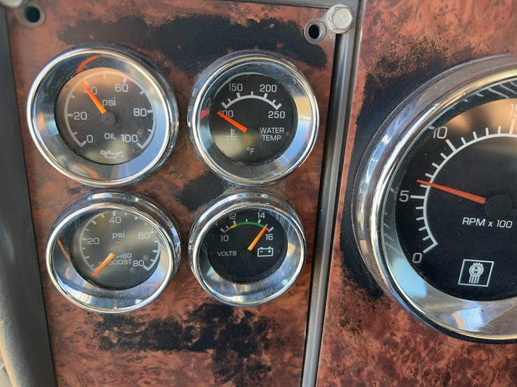 2006-kenworth-t800-sleeper-image-14