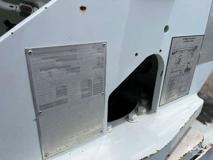 2015-freightliner-m2-106-image-47