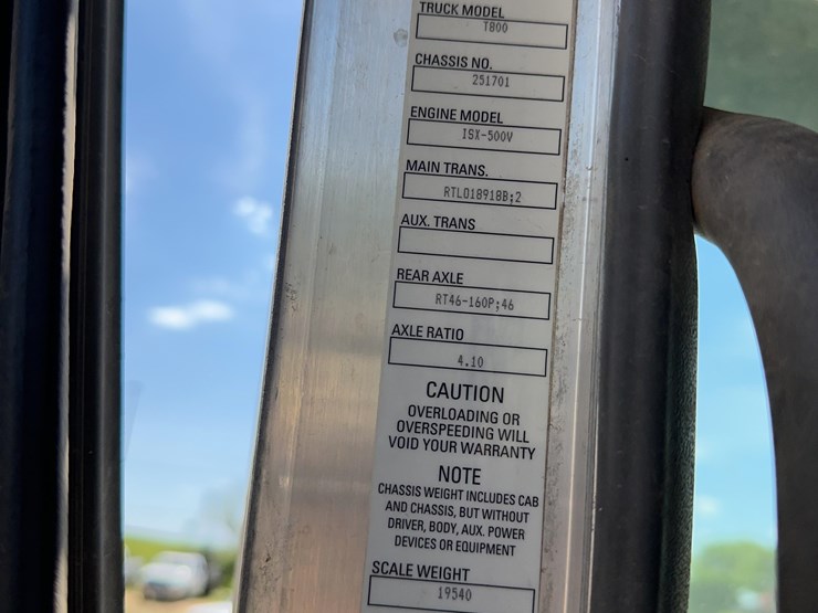 2009-kenworth-t800-day-cab-image-27