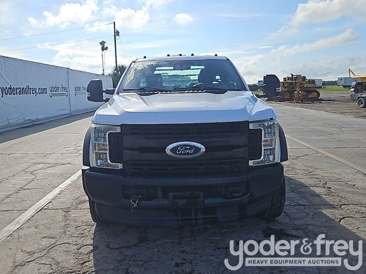 ford-f350-xl-image-10