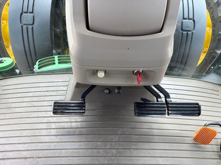 2012-john-deere-8310r-image-57