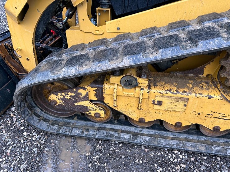 2023-caterpillar-279d3-image-18