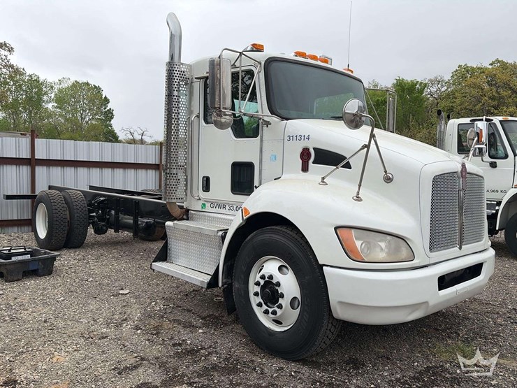 2011-kenworth-t300-image-3