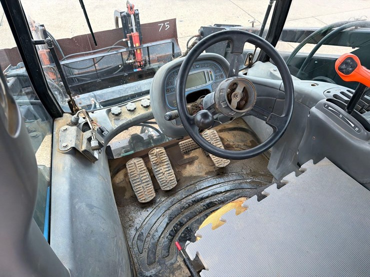 new-holland-tv140-image-39
