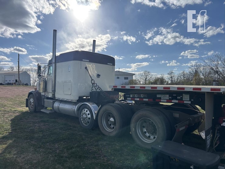 2006-freightliner-fld132-classic-xl-image-31