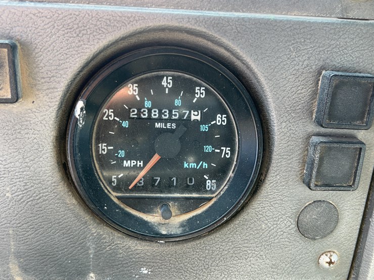 2001-mack-rd690s-image-44