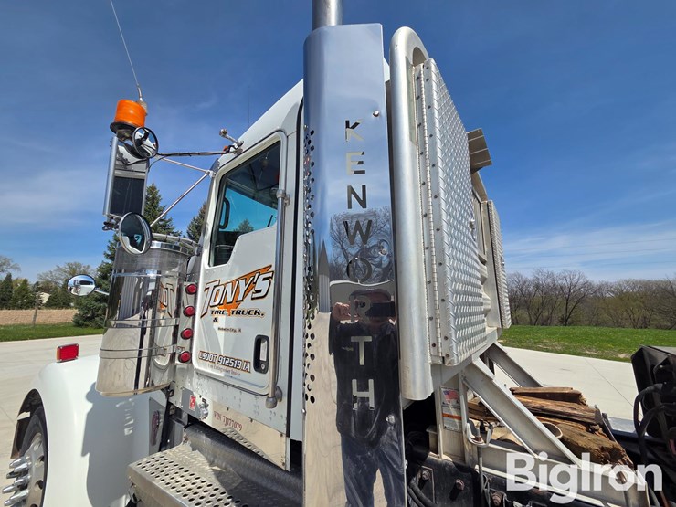 2007-kenworth-w900-image-11