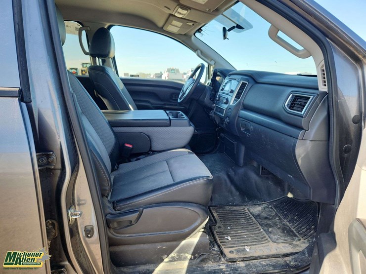 2017-nissan-titan-image-17