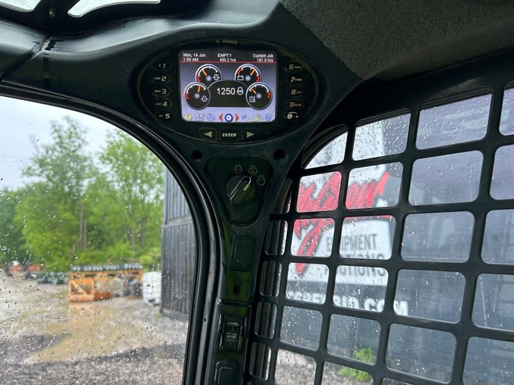 2017-bobcat-s550-image-21