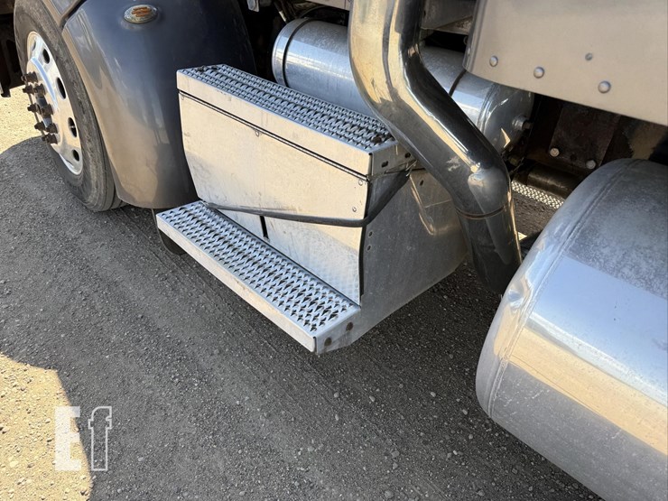 2009-peterbilt-386-image-20