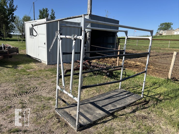 show-cattle-fitting-chute-4112-image-1