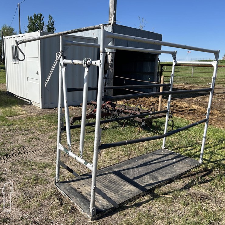 SHOW CATTLE FITTING CHUTE 4112