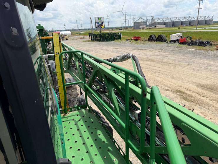 2016-john-deere-r4038-image-92