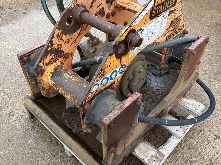 caterpillar-307c-image-6