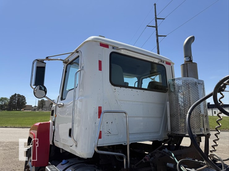 2012-mack-pinnacle-chu613-image-31