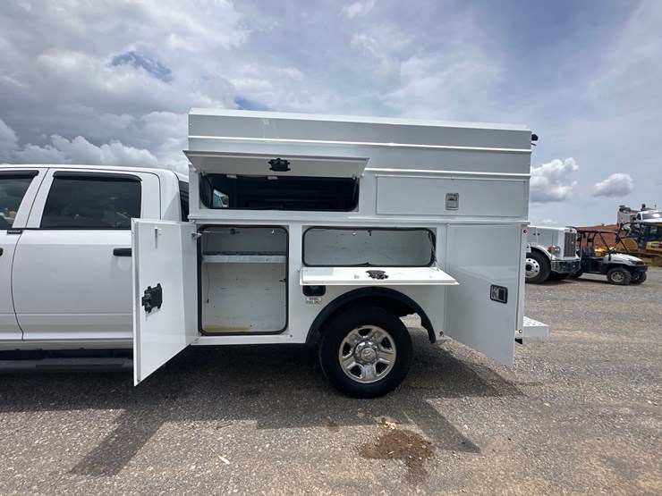 2016-dodge-3500-image-10