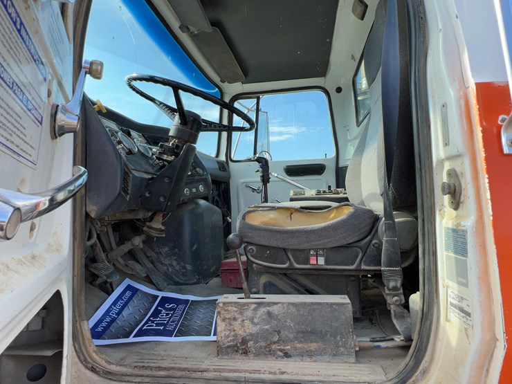 1996-ford-lt9000-image-26