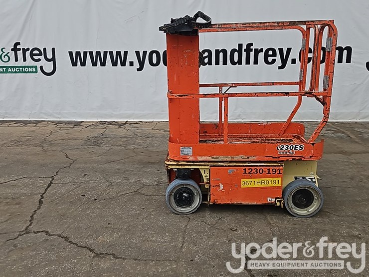 2016-jlg-1230es-image-2