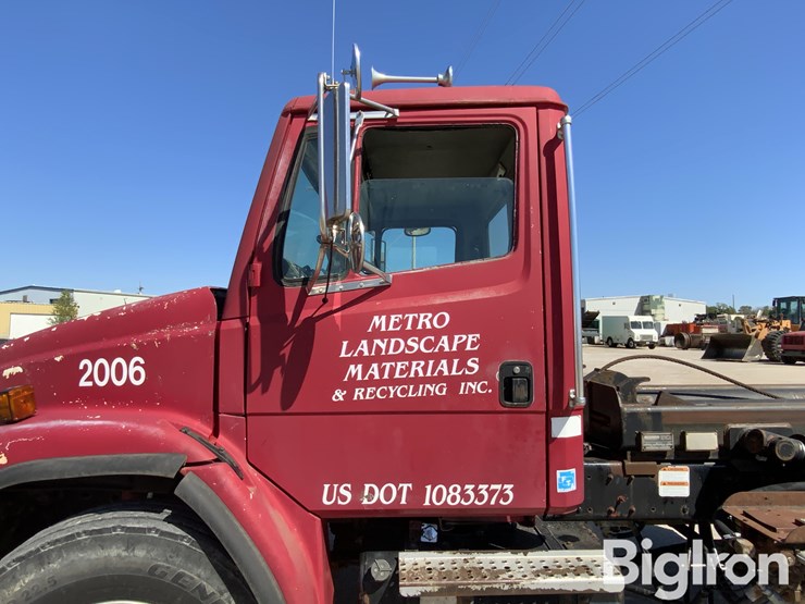 2000-freightliner-fl80-image-13