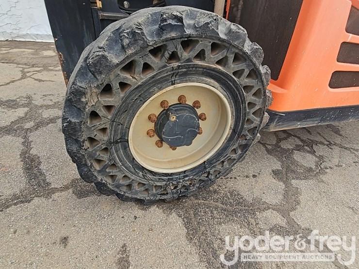 2016-jlg-g6-42a-image-10