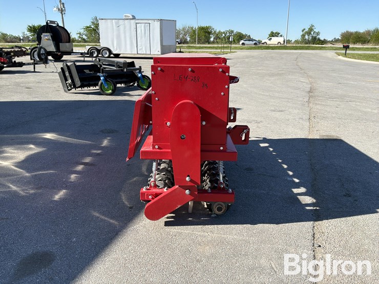 2025-massey-ferguson-730-image-4