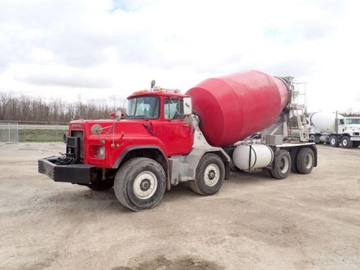 1999-mack-rb690s-image-1