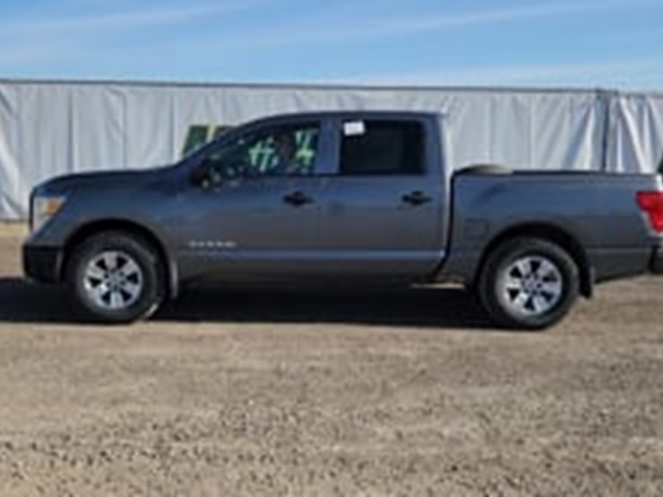 2017-nissan-titan-image-5