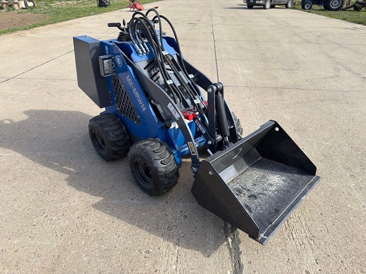 2025-agt-mx-mrw14-stand-behind-skidloader-image-2