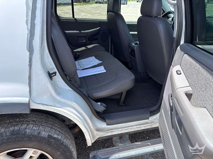 2005-ford-explorer-image-22
