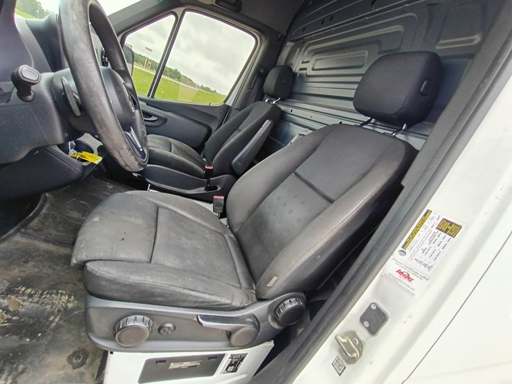 2019-mercedes-benz-sprinter-2500-image-28