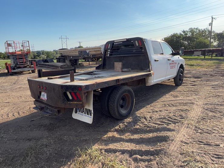 2017-dodge-3500-image-3