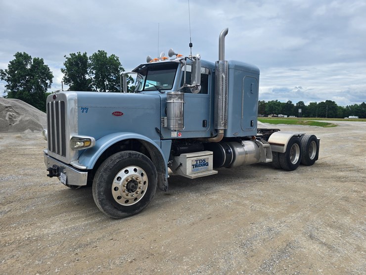 2011-peterbilt-388-image-4