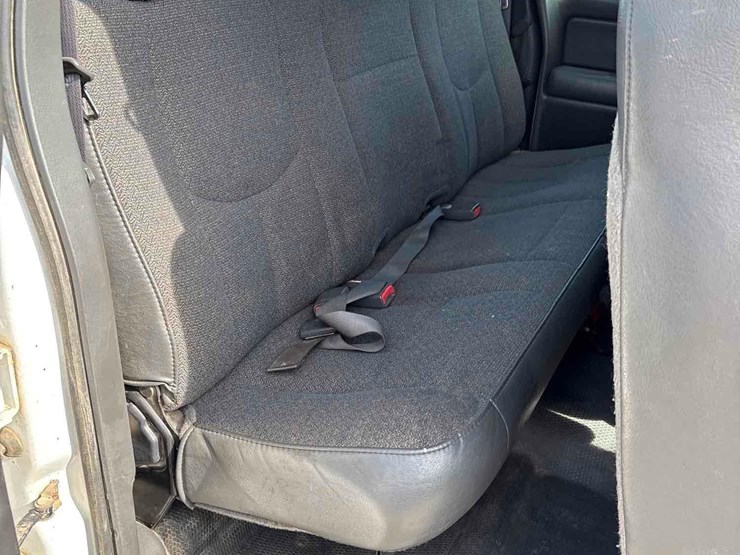 2004-chevrolet-2500hd-image-35