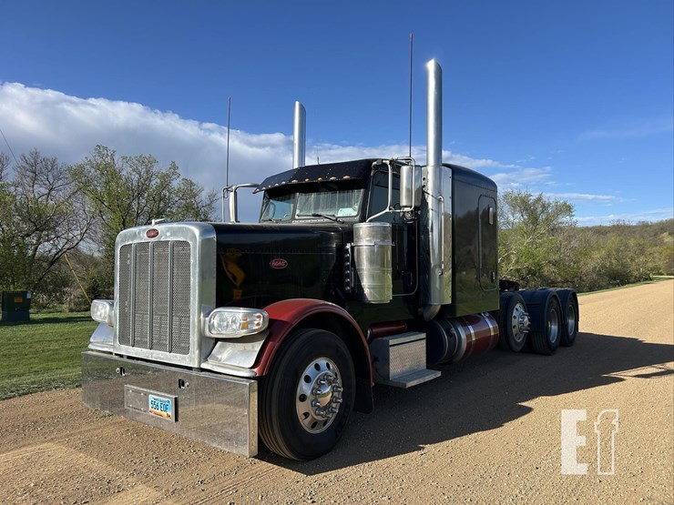 2017-peterbilt-389-image-1