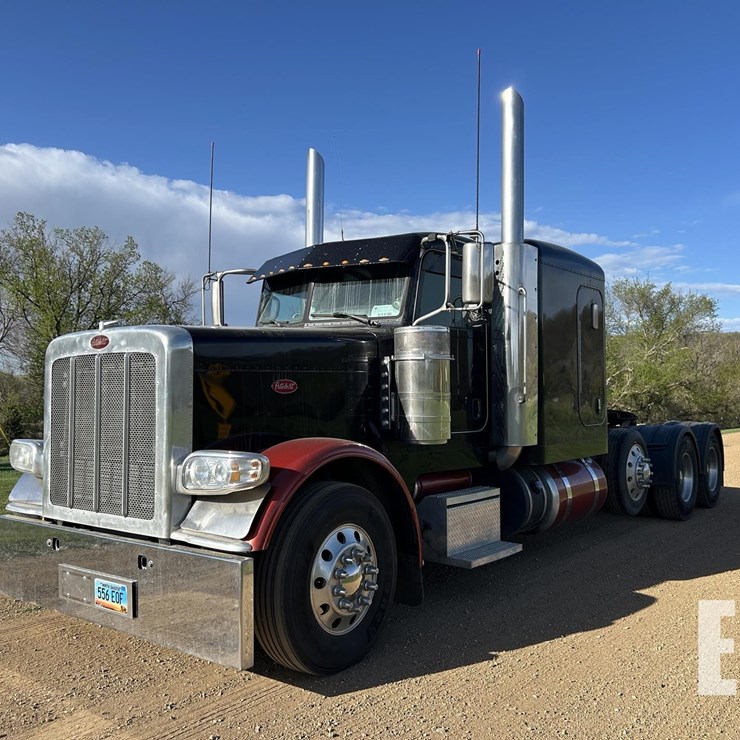 2017 PETERBILT 389