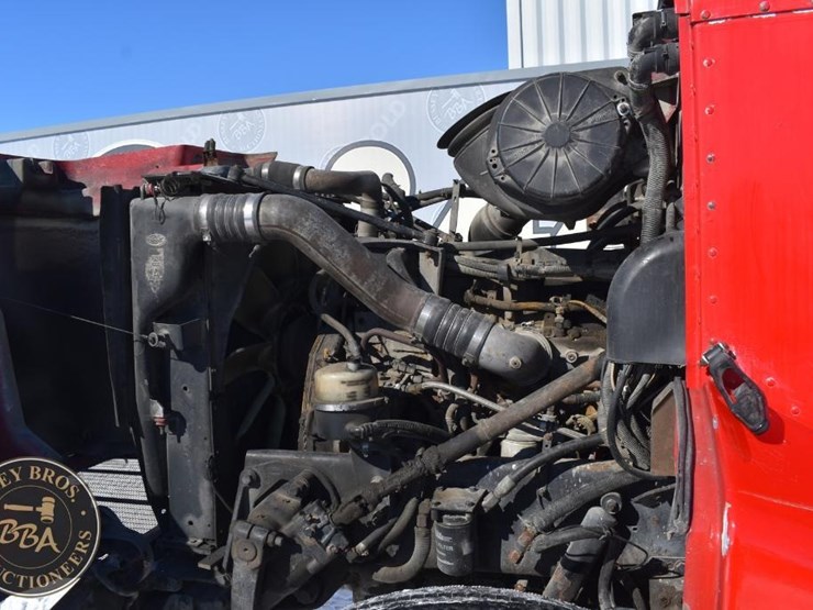 2005-peterbilt-385-image-70