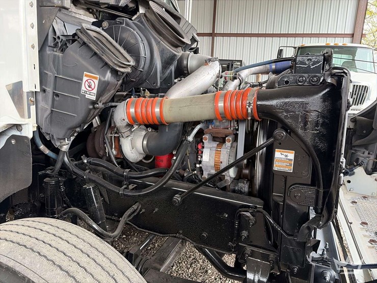 2012-kenworth-t300-image-17