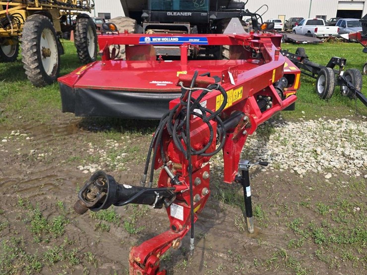 2012-new-holland-210-image-2