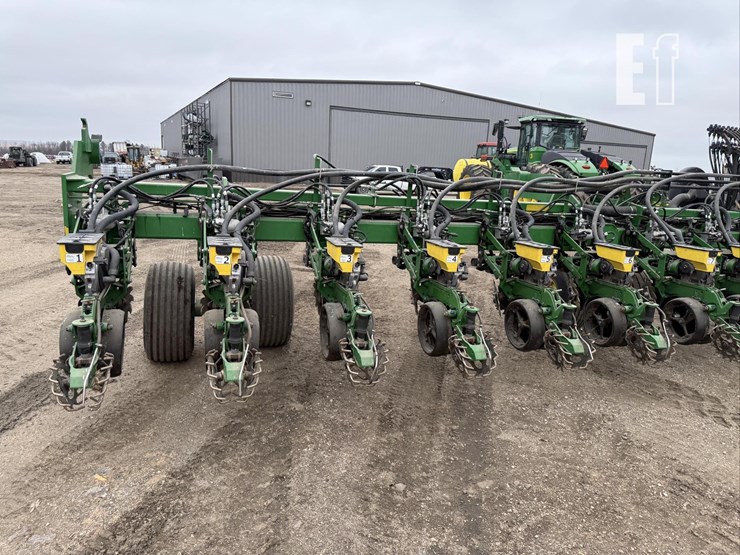 2023-john-deere-db90-image-12