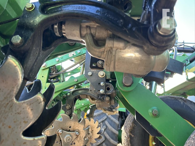 2023-john-deere-db90-image-42