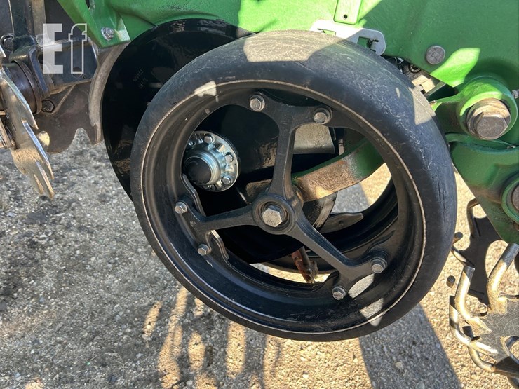 2023-john-deere-db90-image-36