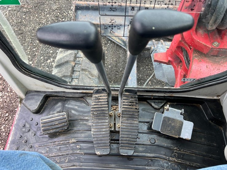 2018-takeuchi-tb260-image-27