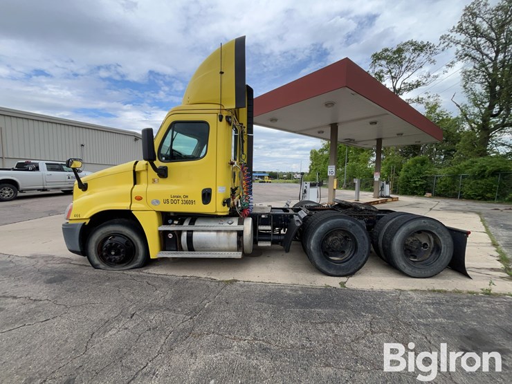 2016-freightliner-cascadia-125-image-8