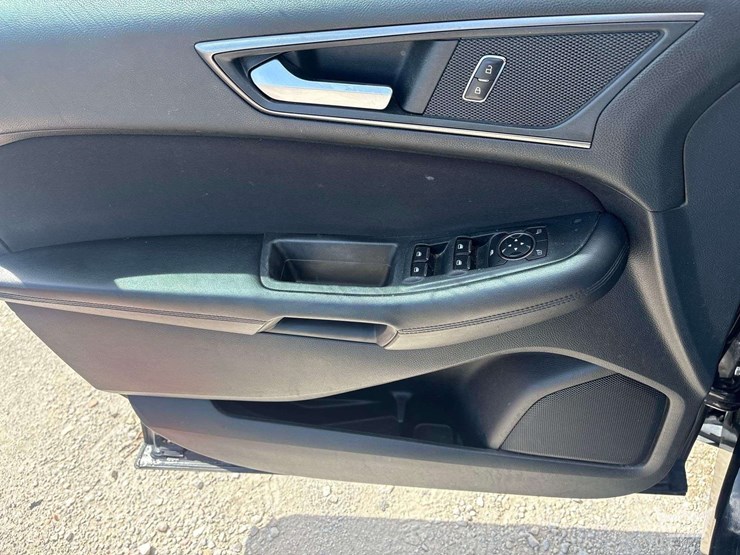 2018-ford-edge-image-11